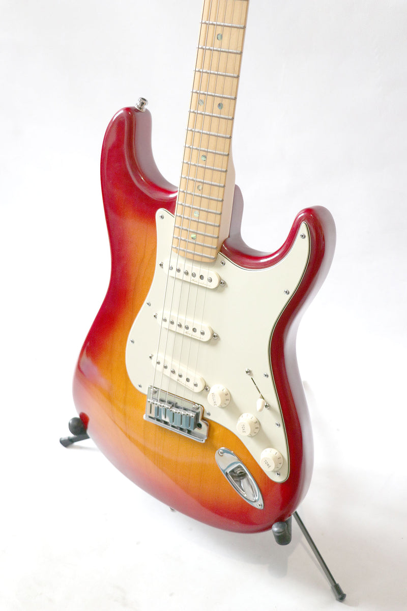 fenderdeluxecherrystrat_06_120