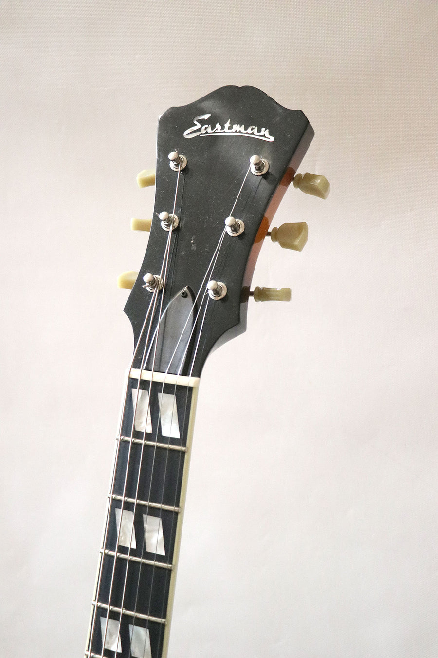 Eastman AR372CE Hollowbody Archtop