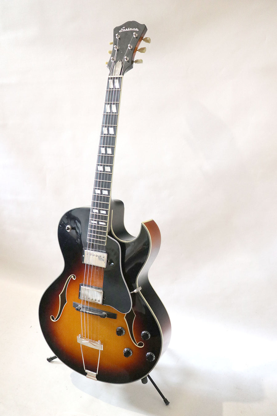 Eastman AR372CE Hollowbody Archtop