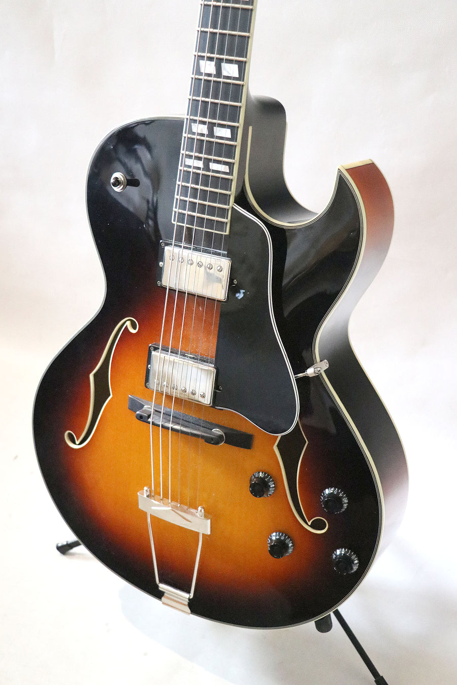 Eastman AR372CE Hollowbody Archtop