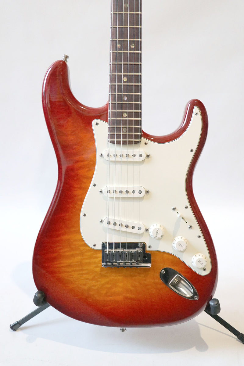 FENDER USA CustomShop Custom Deluxeストラト hqdefault.jpg