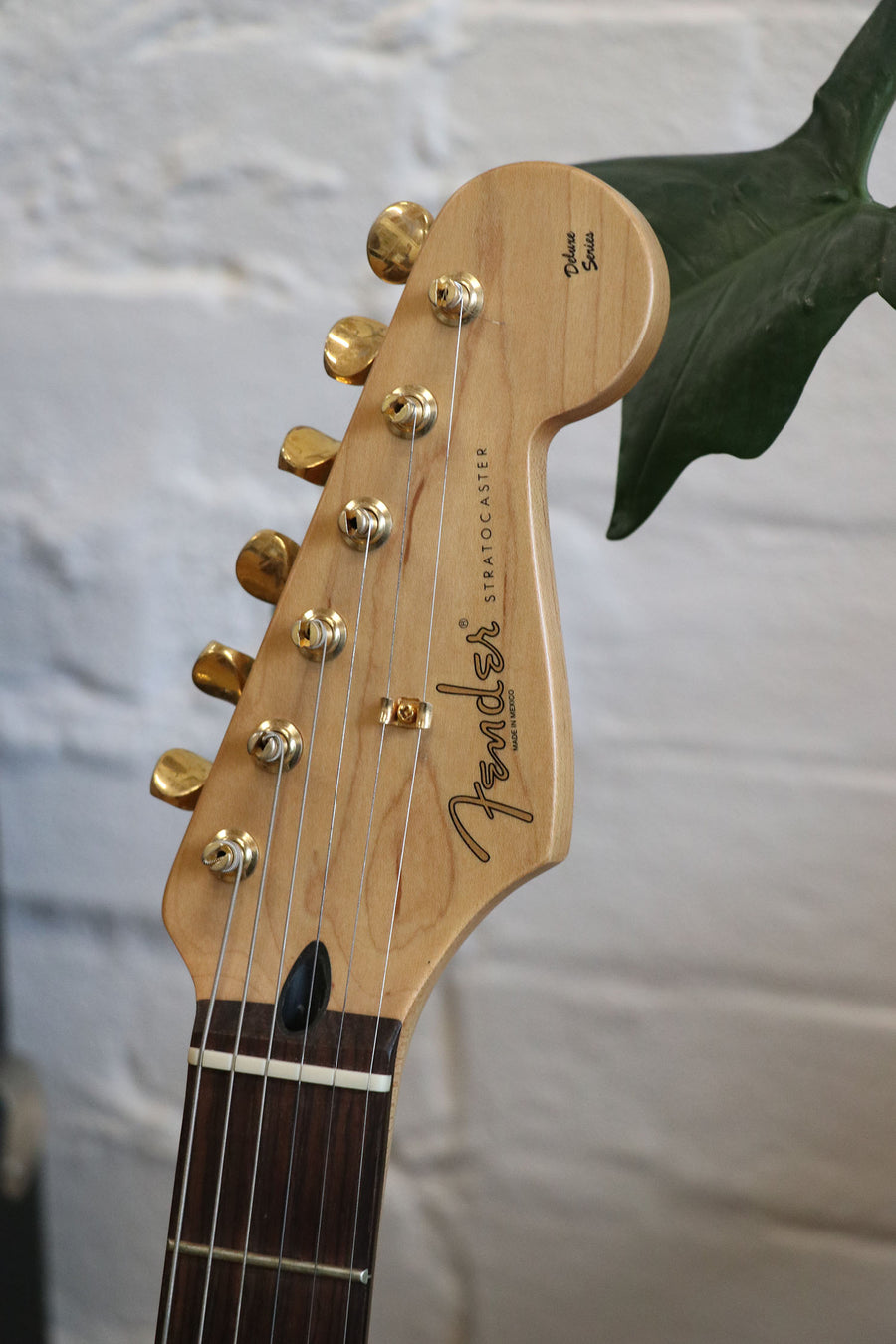 Fender Standard Stratocaster - Made in Mexico – The Guitar Colonel