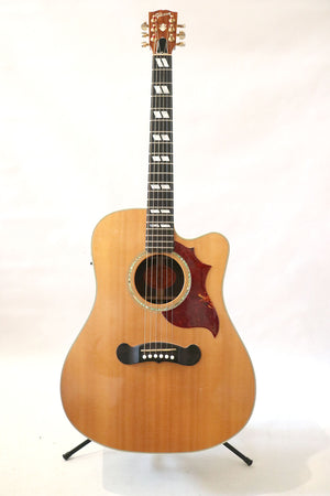 Gibson Songwriter Deluxe - year 2004
