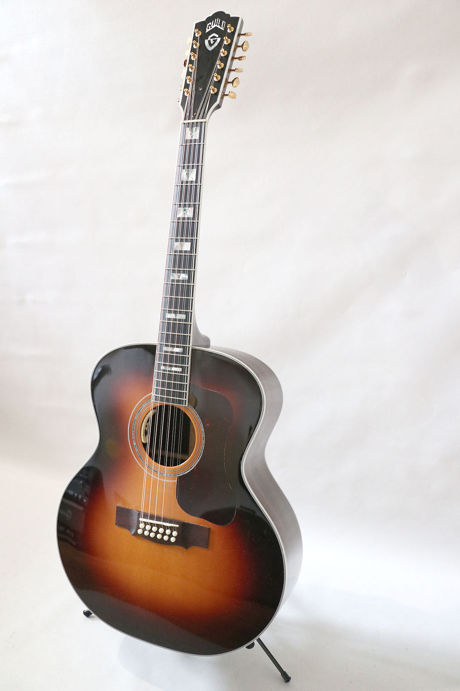 GUILD USA F-512E Sunburst JUMBO 12-STRING W/PICKUP & HARD CASE - Year 2023