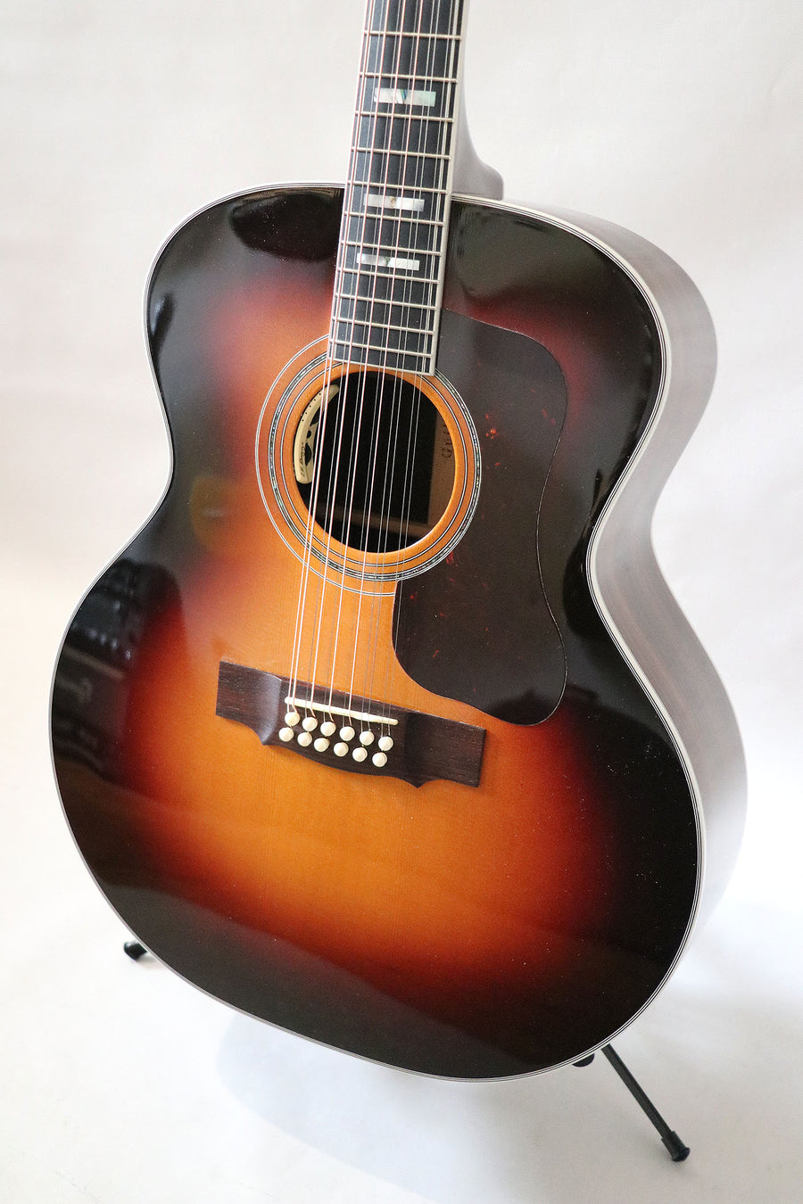 GUILD USA F-512E Sunburst JUMBO 12-STRING W/PICKUP & HARD CASE - Year 2023