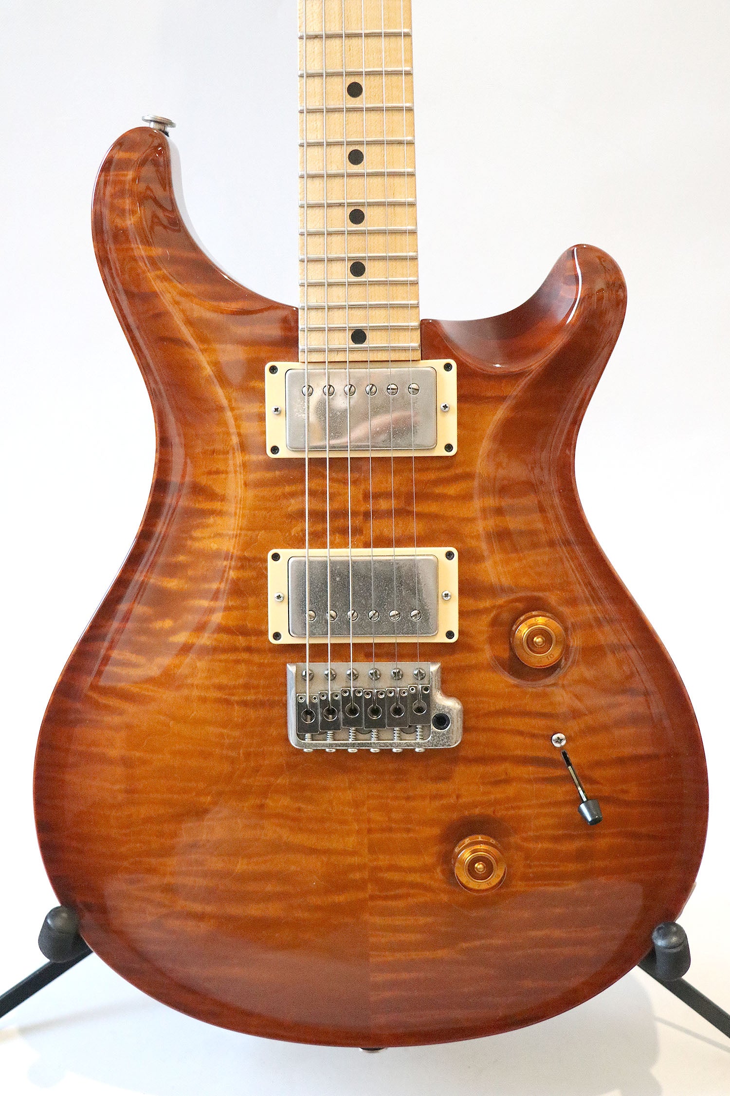 Vintage and Used Guitars. Fender and Gibson Specialists