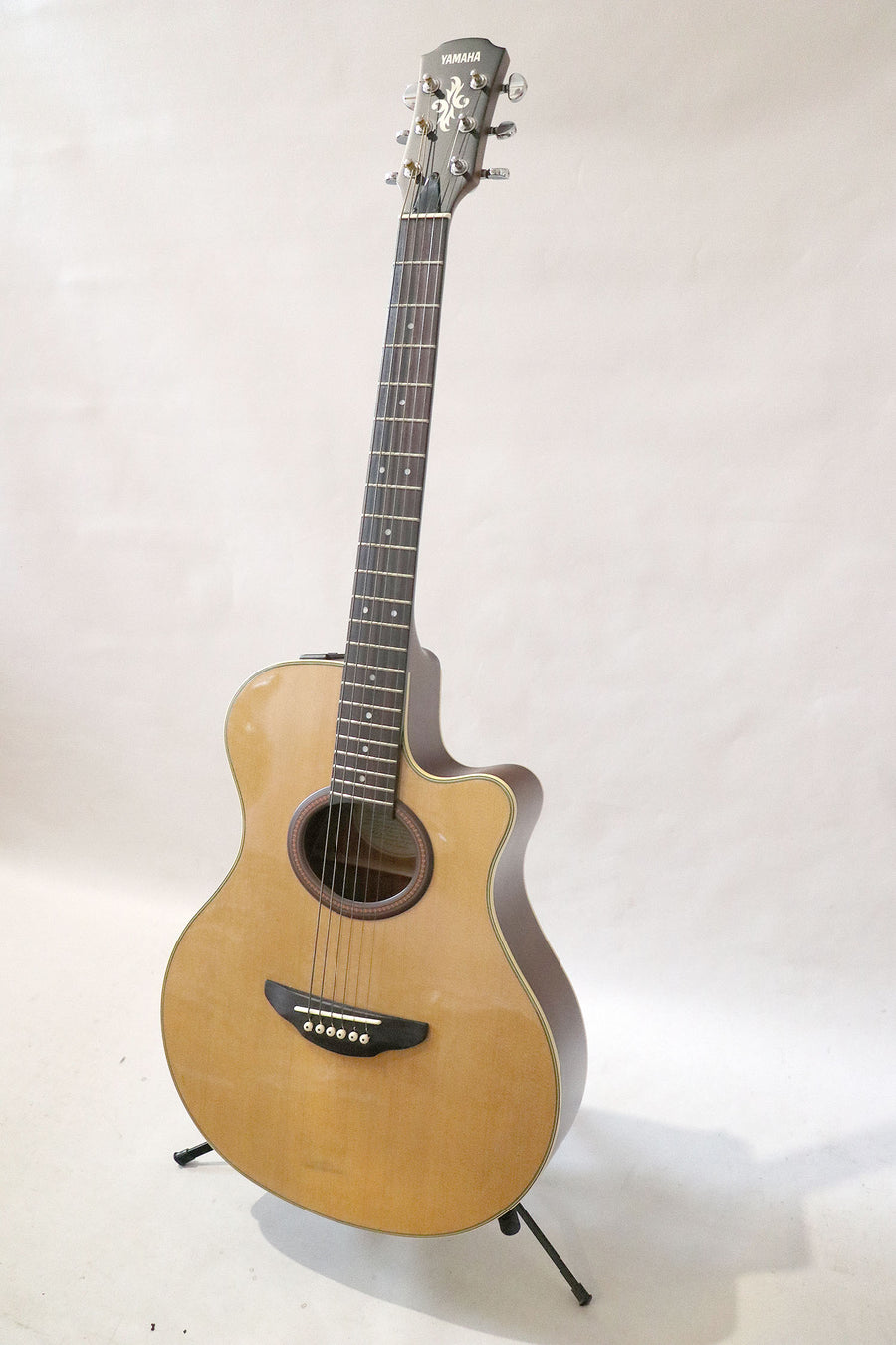 Yamaha APX-4a Electric Acoustic guitar