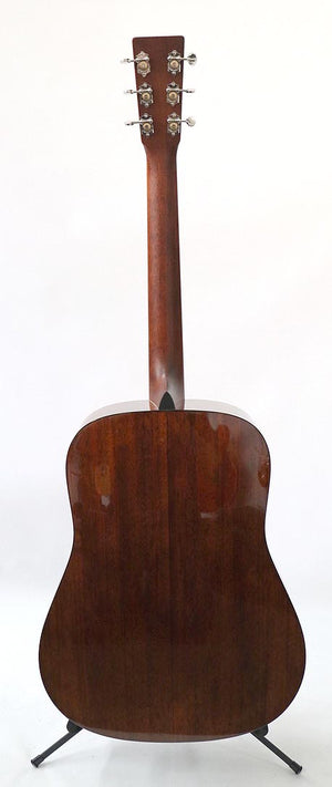 Martin D18