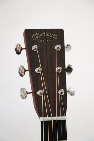 Martin D18