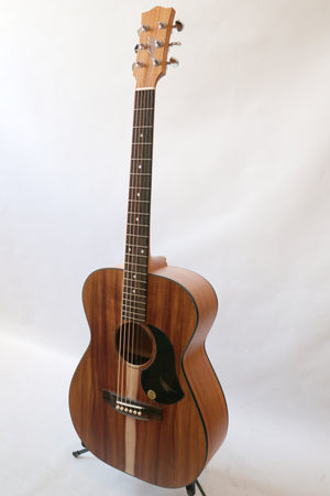 Maton EBW808