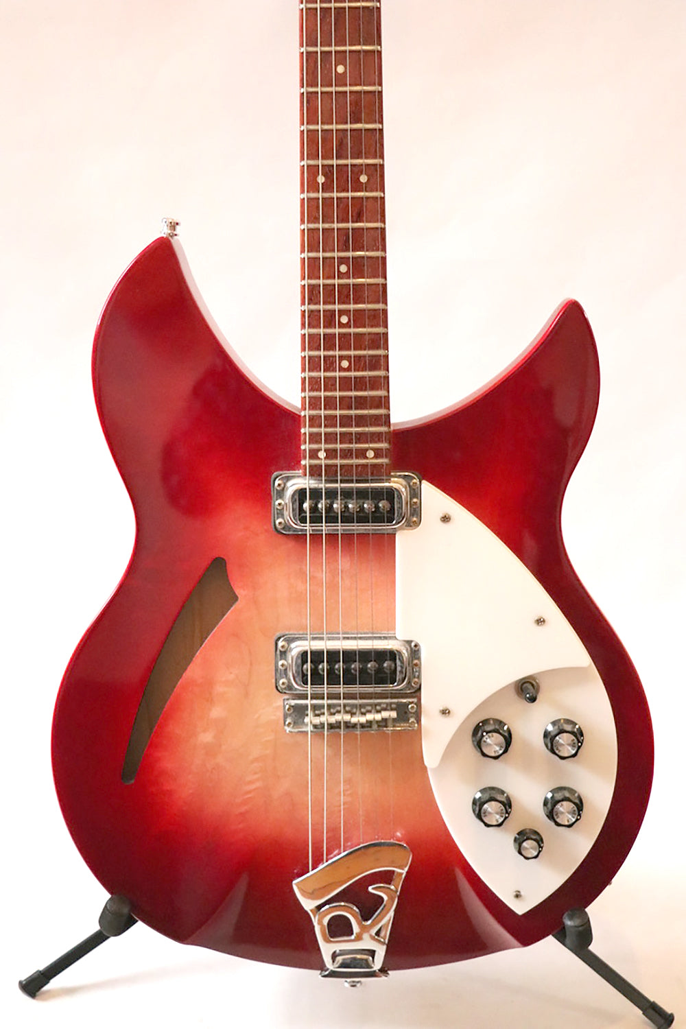 Rickenbacker 330 – The Guitar Colonel